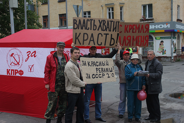 12 июня молодые коммунисты провели пикет в Новодвинске