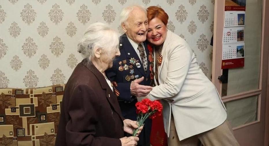 Надежда Виноградова поздравила ветеранов Октябрьского округа